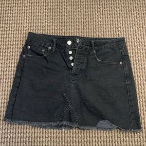 American Eagle size 4 black denim skirt with buttons instead of zipper